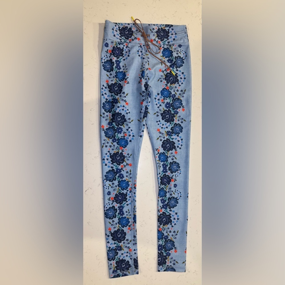 The Upside Floral Performance Leggings Blue Dahlia Print Size 8 NWT - Picture 2 of 8